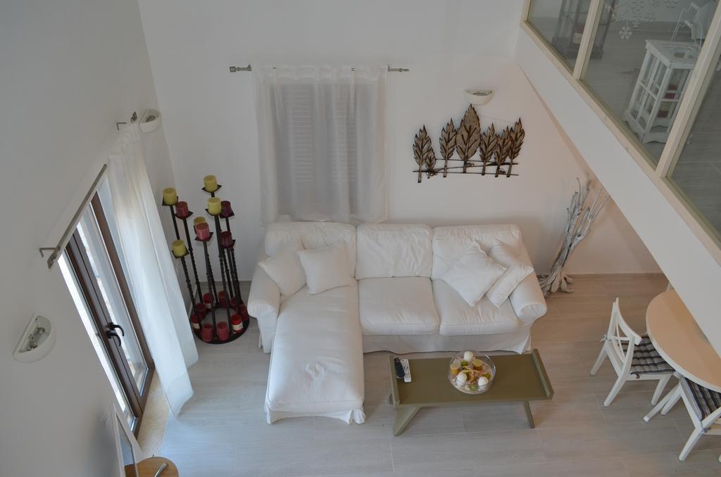 Villa Aristoteles Chalki Town Екстер'єр фото